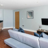 Отель Spacious 2 Bed - Battersea High Street, фото 3