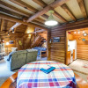 Отель 17MBR - Log Cabin - BBQ - Pets Ok - WiFi - Sleeps 8, фото 9