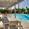 Отель Poolside Living 4 Bedroom Home by RedAwning, фото 11