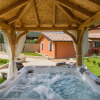 Отель Attractive Holiday Home with Pool, Hot Tub, Patio, Courtyard, фото 7