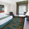 Отель La Quinta Inn & Suites by Wyndham Houston Bush IAH South, фото 2