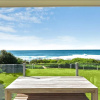 Отель Regency Court- Absolute Beachfront, фото 13