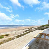 Отель Harmony Beach House, 3 Bedrooms, Sleeps 6, Ocean Front, Large Deck, фото 17