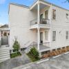 Отель Spacious 3BR on Carondelet by Hosteeva, фото 14