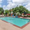 Отель Clarion Pointe Sulphur Springs, фото 15