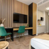Отель Glamour Studio With Parking by Renters, фото 11