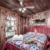 Отель Cozy Cabin, 2 Bedrooms, Fireplace, Midtown, Sleeps 5, фото 7