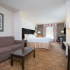 Отель Holiday Inn Express Hotel And Suites, фото 4