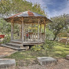 Отель 'gruene Cabin' - Pet Friendly New Braunfels Studio, фото 1