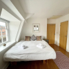 Отель Bright 1 Double bed Apartment Near Cabot Circus, фото 7