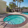 Отель Comfort Suites Beachside, фото 17