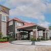 Отель La Quinta Inn & Suites by Wyndham Tomball, фото 1