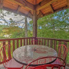 Отель Chickadee's Hatch - 1 Br Cabin, фото 15