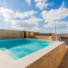 Отель Nadurin, Gozitan Villa 7 Bedr. & 2 Pools, фото 16