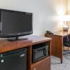 Отель Comfort Suites Terre Haute University Area, фото 41