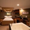 Отель The Champagne Lodge & Luxury Suites, фото 20