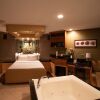 Отель The Champagne Lodge & Luxury Suites, фото 15