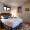 Отель Begbie Snug by Revelstoke Vacations, фото 6