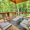 Отель Honeysuckle Hill 2 Bedroom Cabin by RedAwning, фото 24