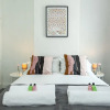 Отель Cosy Home Near Station, Parking, Netflix, Sleeps 5, фото 5
