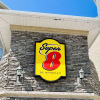 Отель Super 8 by Wyndham Grande Prairie, фото 1
