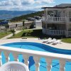Отель 2 Bed, 2 Bath Apartment On Private Site Within 300 Metres Of The Beach, фото 1