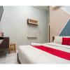 Отель Formerly Reddoorz Near Binus Anggrek 2, фото 18