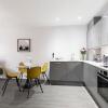 Отель Elliot Oliver -Stylish 2 Bedroom Apartment With Parking In The Docks, фото 9
