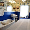 Отель Seasons on Main Bed and Breakfast, фото 18