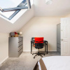 Отель Immaculate 2 - Bedroom House in Milton Keynes, фото 12