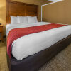 Отель Comfort Inn & Suites, фото 1