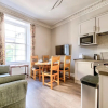 Отель Beautifully Presented, Well Located, 2 bed apt, фото 4
