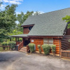 Отель Moonlight and Memories - Two Bedroom Cabin, фото 34
