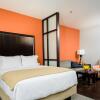 Отель Holiday Inn Express & Suites Austin NW - Arboretum Area, an IHG Hotel, фото 2