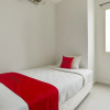 Отель Twin Hotel by RedDoorz, фото 17