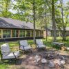 Отель Peaceful Breezy Point Cabin: 1 Mi to Beach!, фото 10