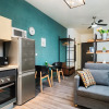 Отель Sanders Home Suites - Inviting Downtown Studio, фото 20