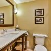 Отель Comfort Suites Downtown Windsor, фото 9
