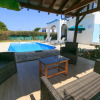 Отель Sun Beach Villa Large Private Pool Walk to Beach A C Wifi Car Not Required - 2145, фото 19
