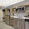 Отель Home2 Suites by Hilton Blue Ash Cincinnati, фото 10