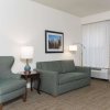 Отель Hampton Inn East Lansing, фото 45