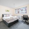 Отель Spacious Pet Friendly 2-bed Apartment in Redhill, фото 3