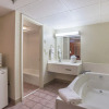 Отель Rodeway Inn On The Parkway, фото 10