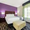 Отель La Quinta Inn & Suites by Wyndham Bridge City, фото 16