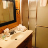 Отель Creekside Dreams - One Bedroom Cabin, фото 18