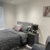 Отель Luxurious 2-bed Apartment in Woolwich, London, фото 5