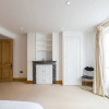Отель Fabulous 4 Bed House With Garden in Fulham, фото 3