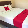 Отель RedDoorz @ Pavilion Residence Cikarang, фото 4