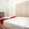Отель RedDoorz near Taman Bungkul, фото 2
