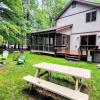 Отель Mountain Memories by Avantstay Hot Tub Enclosed Deck, Large Yard w/ Fire Pit, фото 38